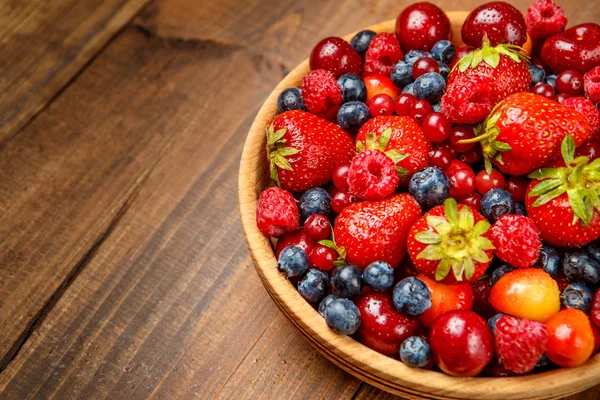 Fresh summer berries — Stock Photo, Image