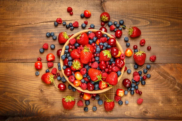 Fresh summer berries — Stock Photo, Image