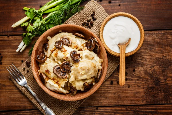 Traditional ukrainian food - dumplings varenik — Stock Photo, Image