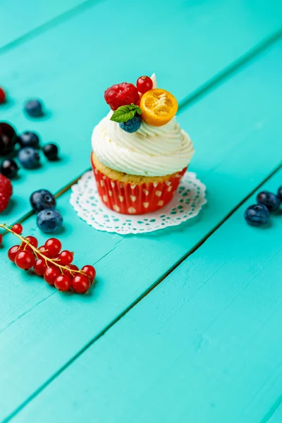 与夏季莓蛋糕 — 图库照片