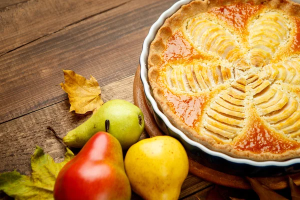 Hermosa tarta de pera orgánica fresca —  Fotos de Stock