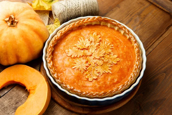 Traditional american homemade pumpkin pie — Stock Photo, Image