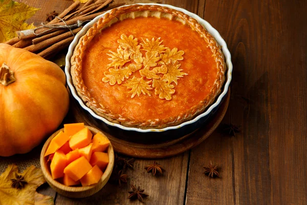 Traditional american homemade pumpkin pie — Stock Photo, Image