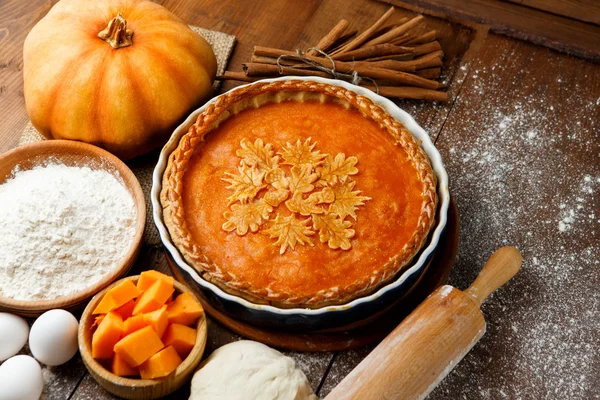 Traditional american homemade pumpkin pie — Stock Photo, Image