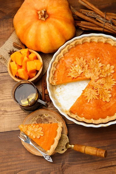 Traditional american homemade pumpkin pie — Stock Photo, Image