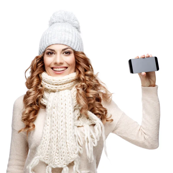 니트 양모 스웨터 미소에 아름 다운 젊은 여자 — 스톡 사진