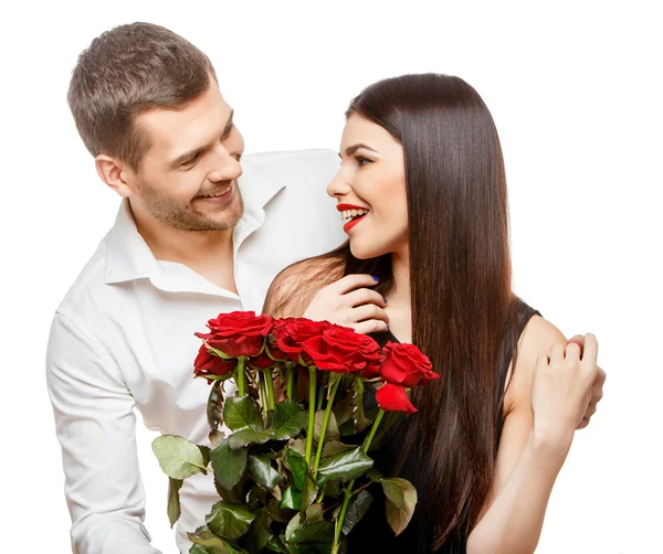 Junges schönes Paar mit Blumen isoliert auf weiß — Stockfoto
