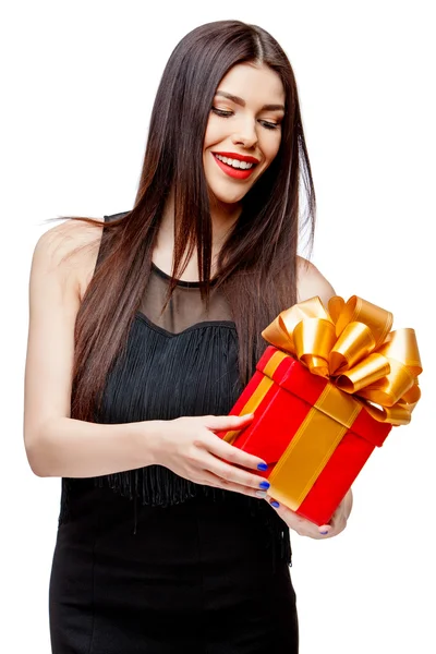 Donna attraente con confezione regalo — Foto Stock