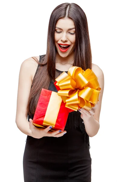 Donna attraente con confezione regalo — Foto Stock