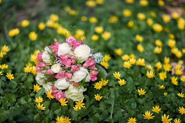 Closeup shot of beautiful wedding bouquet — Stock Photo, Image