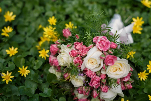 Closeup shot of beautiful wedding bouquet — Stock Photo, Image