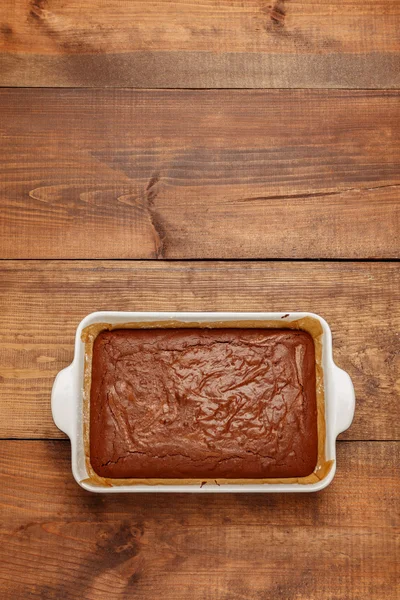 Κέικ σοκολάτας σε ένα φύλλο ψησίματος — Φωτογραφία Αρχείου