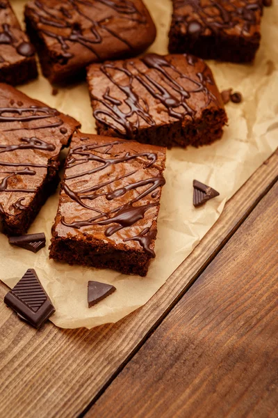 Bolo de chocolate em uma assadeira — Fotografia de Stock