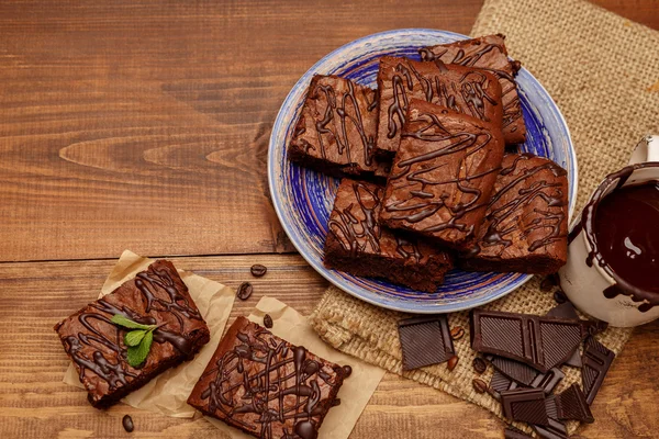 Tallrik med läckra choklad brownies — Stockfoto