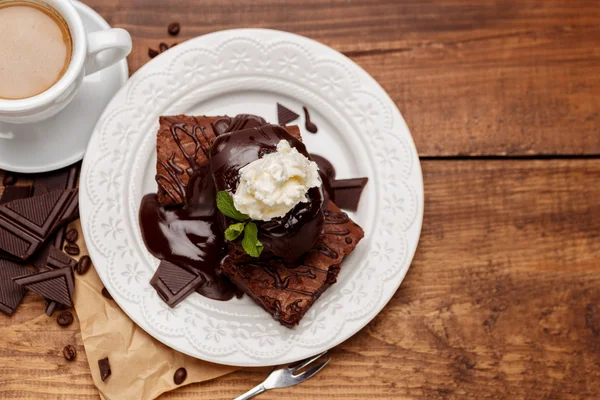 Plate with delicious chocolate brownies — Stock Photo, Image