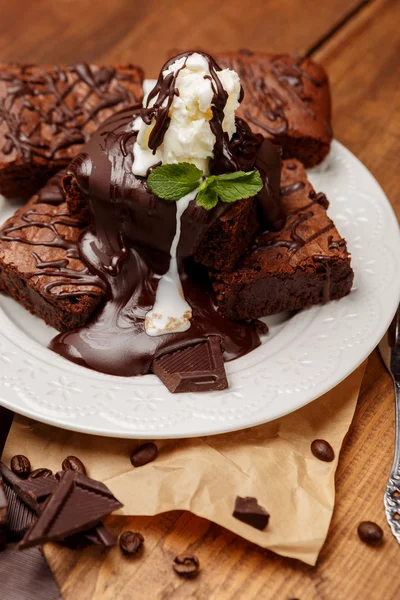 Plate with delicious chocolate brownies — Stock Photo, Image