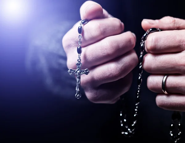 Hands and rosary — Stock Photo, Image