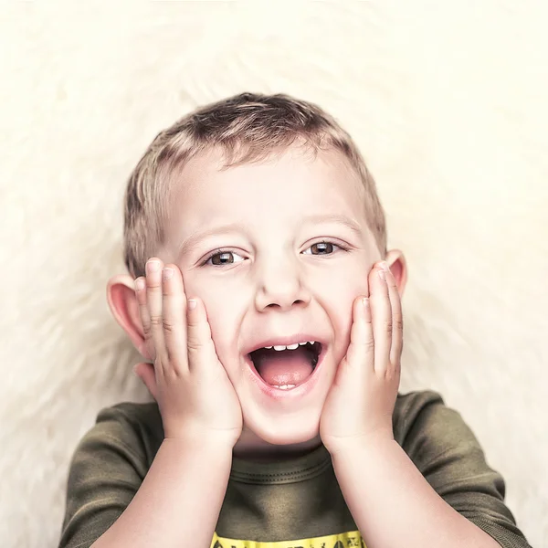 Retrato infantil feliz — Fotografia de Stock