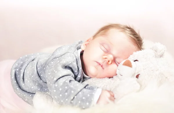 Spanie dziecka femal — Zdjęcie stockowe