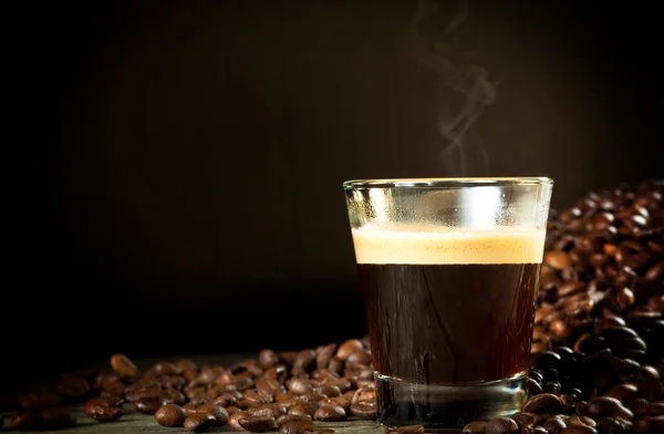 Café expreso y grano de café — Foto de Stock