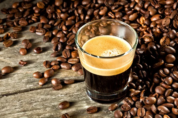 咖啡和咖啡粒 — 图库照片