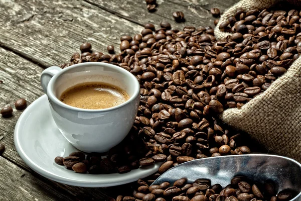 Café expreso y grano de café — Foto de Stock