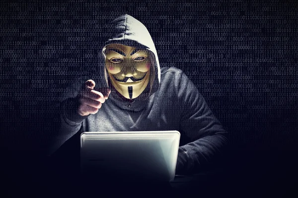 Hacker met masker — Stockfoto