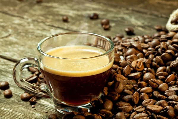 Caffè espresso e chicco di caffè — Foto Stock