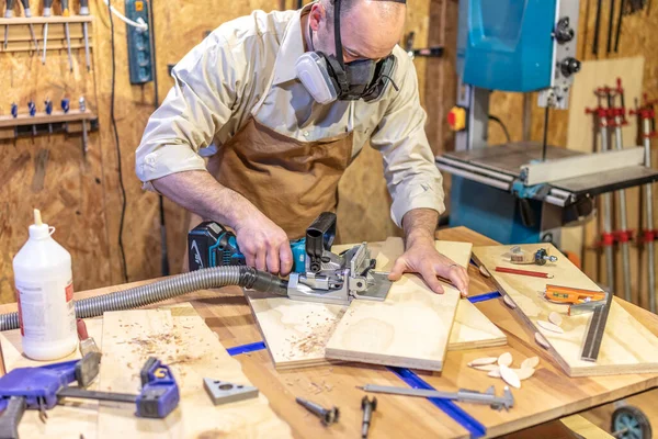 Carpenter Work His Workshop Using Biscuit Jointer — Stock Photo, Image