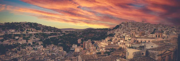 Panoramisch Uitzicht Stad Modica Sicilië Zonsondergang — Stockfoto