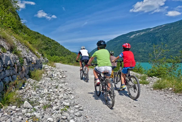Viaje en bicicleta de montaña —  Fotos de Stock