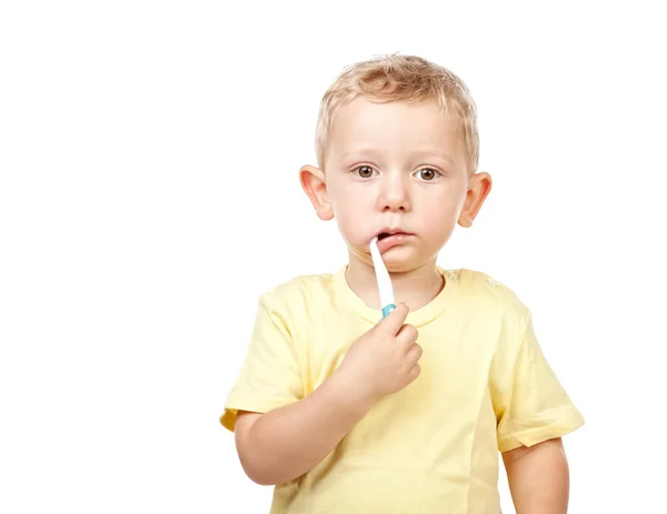 Borstning av barn tänder — Stockfoto