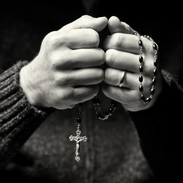 Hands and rosary — Stock Photo, Image