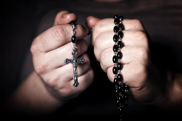 Hands and rosary — Stock Photo, Image