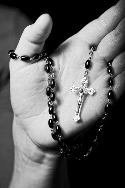 Tangan dan rosario — Stok Foto