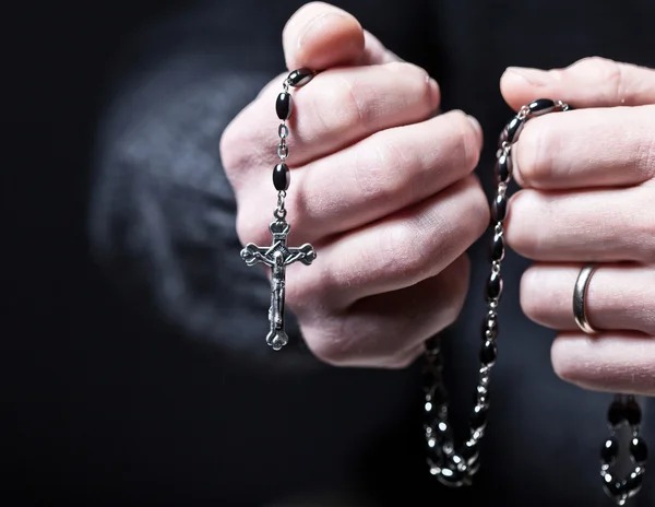 Hands and rosary — Stock Photo, Image