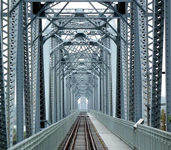 Grande ponte ferroviária velha — Fotografia de Stock