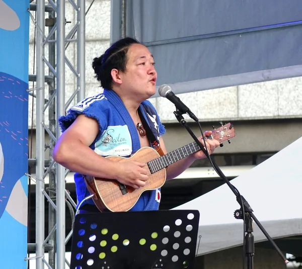 Famoso japonés Ukulele artista realiza — Foto de Stock