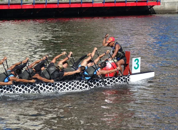 2016 Dragon Boat Festivali için hazırlanıyor — Stok fotoğraf