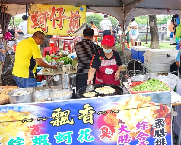 Preparing Oyster Omelets Street Food — Stock Photo, Image