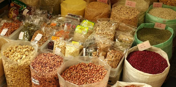 Selling Beans, Nuts and Grains — Stock Photo, Image