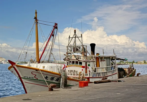 Traditionele vissersboot van taiwan in de haven — Stockfoto