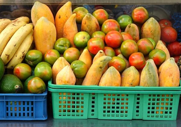Pomodori e Papaia e Banane — Foto Stock