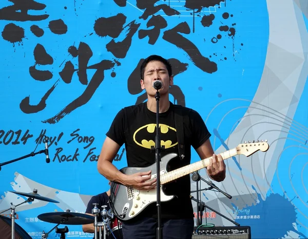 Guitarrista actúa en el Festival de Rock — Foto de Stock