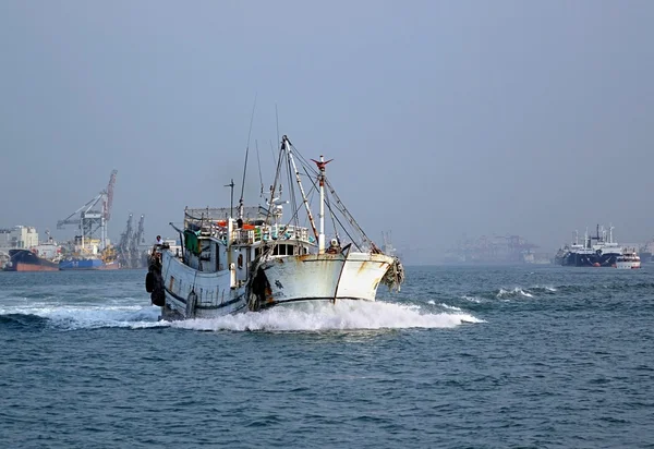 Barca da pesca tradizionale cinese — Foto Stock