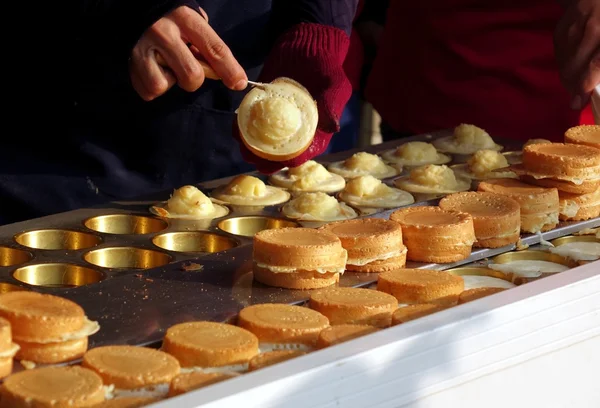 Herstellung chinesischer roter Bohnen Kuchen — Stockfoto