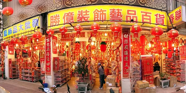 Gran tienda vende decoraciones de año nuevo chino —  Fotos de Stock