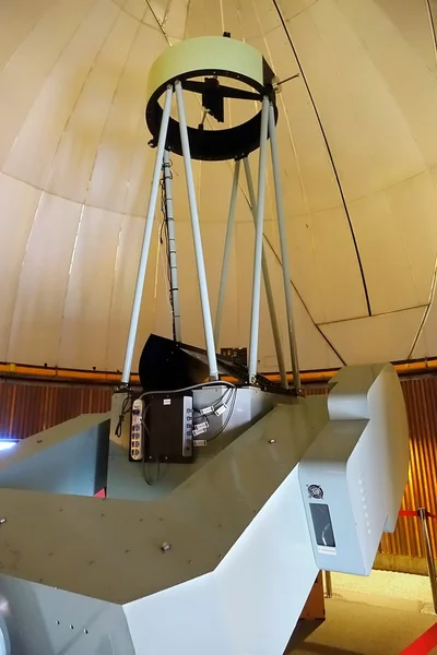 Великий науковий телескоп для планетарних спостережень — стокове фото
