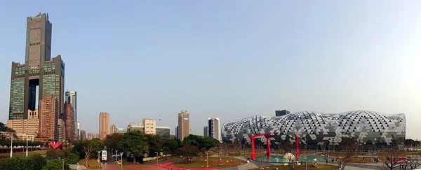 Centrum wystawowe Kaohsiung i Tuntex Tower — Zdjęcie stockowe