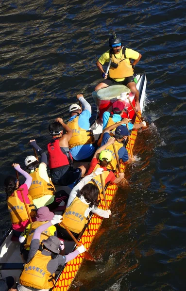 Training für das Drachenbootrennen — Stockfoto